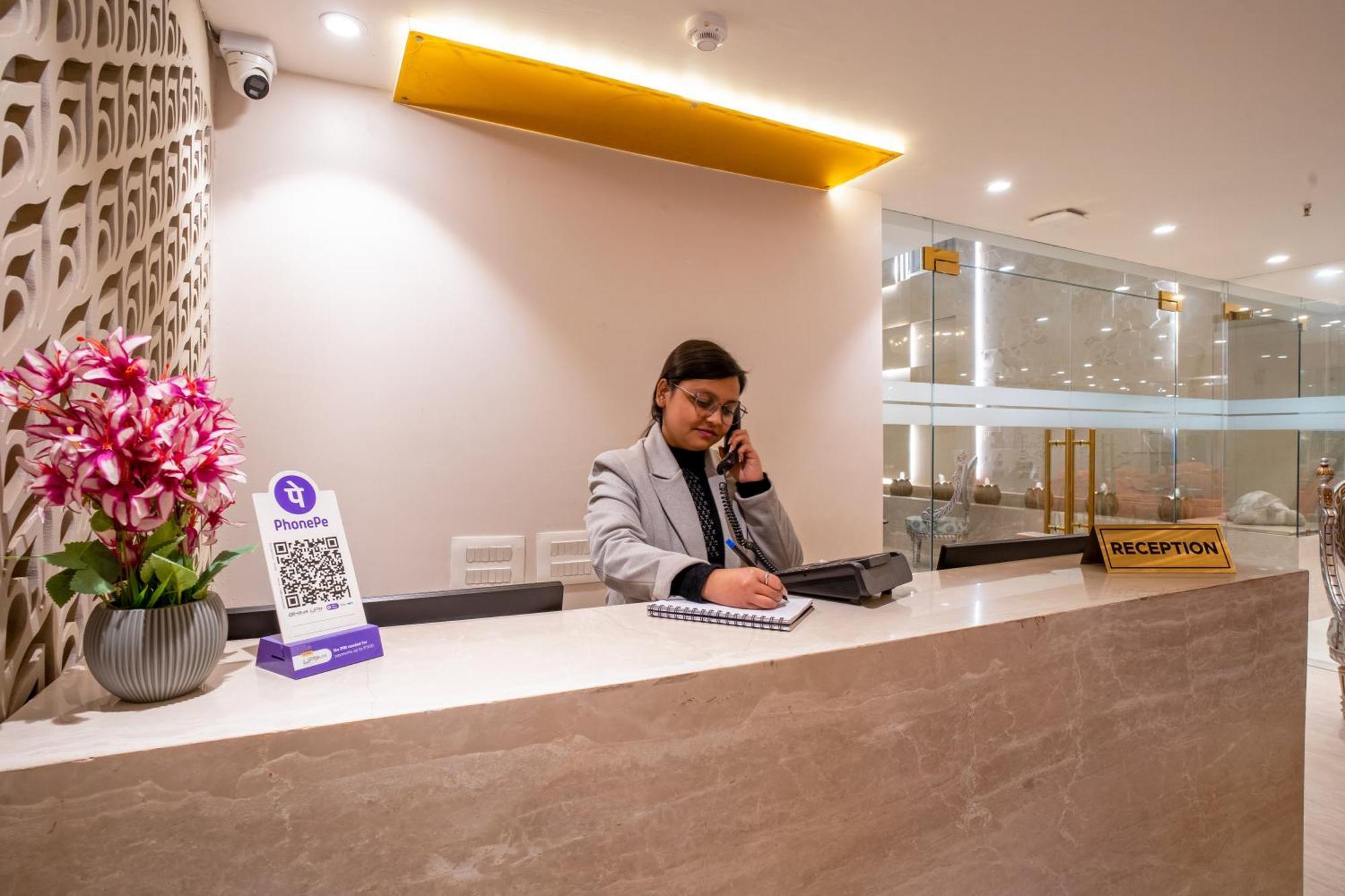 Hotel Ginger Palace Delhi Airport 뉴델리 외부 사진